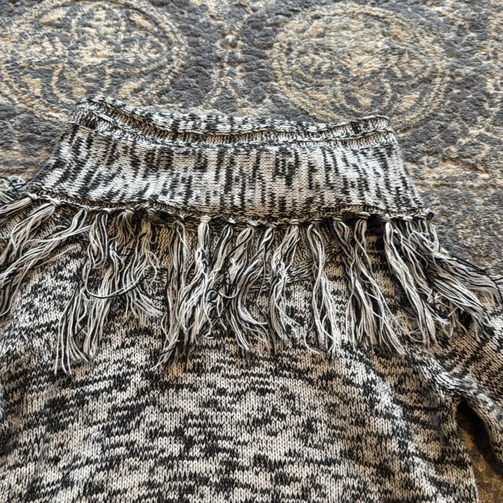 BCX Black and Gray Fringe Sweater Size Small